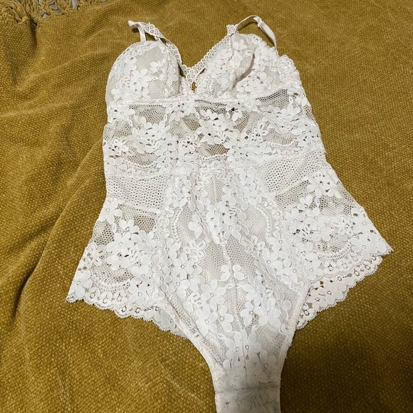 White Flower Lace Lingerie Bodysuit H&M XS - Picture 2 of 7